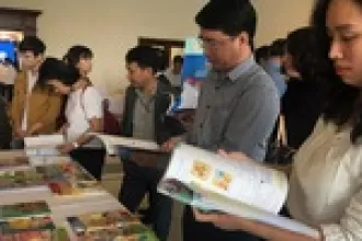 Chưa duyệt sách giáo khoa tiếng Anh mới vì thiếu 'tổng chủ biên' người Việt?